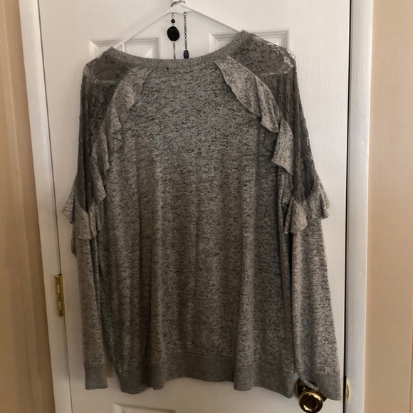 Lace shoulder ruffle top - Picture 4 of 4